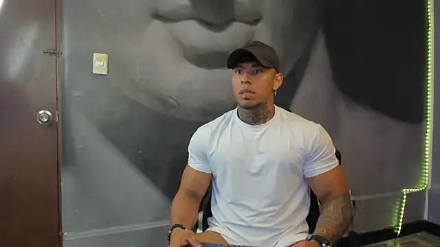Snapshot of bradley_smith chatting on 01.29.25 bradley smith online show from 01.29.25