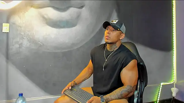 Snapshot of bradley_smith chatting on 02.03.25 bradley smith online show from 02.03.25