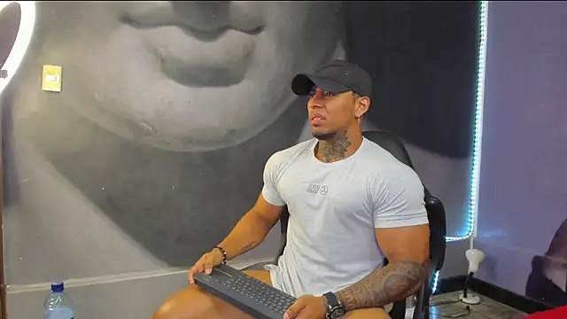 Snapshot of bradley_smith chatting on 02.04.25 bradley smith online show from 02.04.25