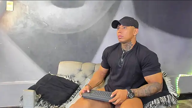 Snapshot of bradley_smith chatting on 02.08.25 bradley smith online show from 02.08.25