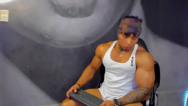 Snapshot of bradley_smith chatting on 03.06.25 bradley smith online show from 03.06.25