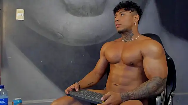 Snapshot of bradley_smith chatting on 03.07.25 bradley smith online show from 03.07.25