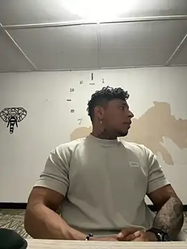 Snapshot of bradley_smith chatting on 09.19.25 bradley smith online show from 09.19.25