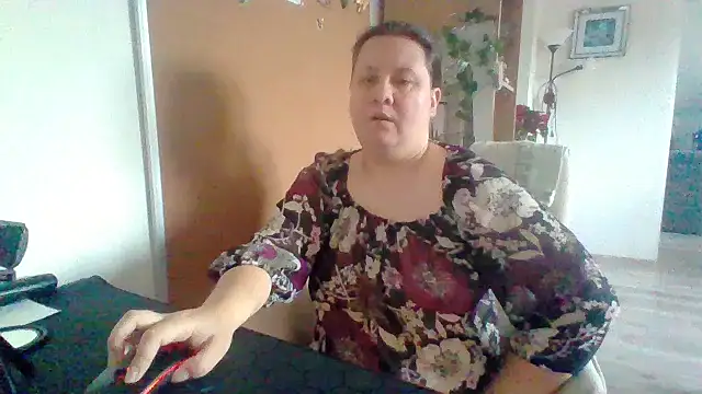 Snapshot of ReifeVenna chatting on 12.19.24 ReifeVenna online show from 12.19.24