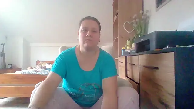 Snapshot of ReifeVenna chatting on 10.17.25 ReifeVenna online show from 10.17.25
