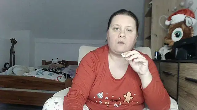 Snapshot of ReifeVenna chatting on 12.17.25 ReifeVenna online show from 12.17.25