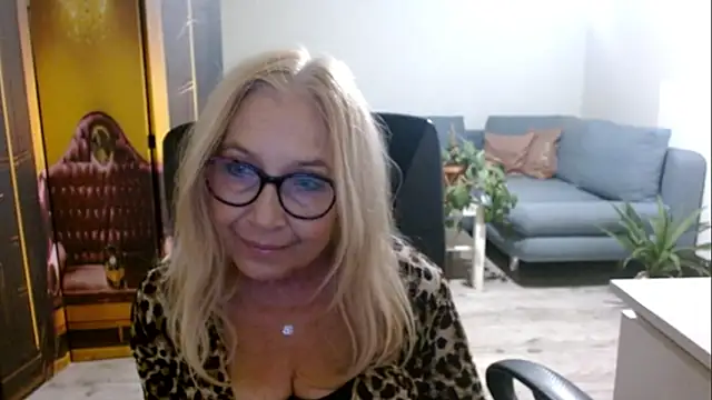 sofia xkiss online show from 10.27.25