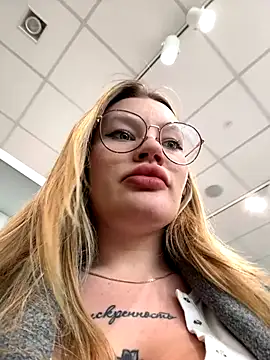 Snapshot of justmila chatting on 10.02.25 justmila online show from 10.02.25