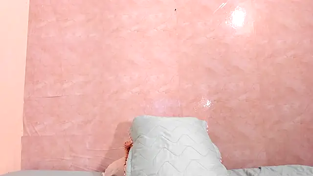 Snapshot of NicolVilla chatting on 10.23.25 NicolVilla online show from 10.23.25