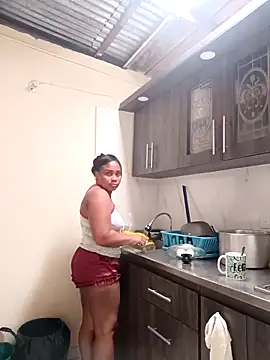 Snapshot of NicolVilla chatting on 11.21.25 NicolVilla online show from 11.21.25