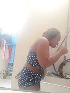 Snapshot of NicolVilla chatting on 12.21.25 NicolVilla online show from 12.21.25