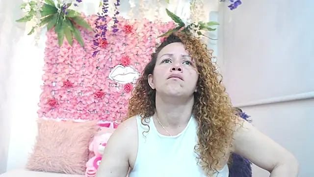 BLONDE SEXYHOT online show from 11.18.25