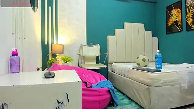 Snapshot of Austin_Cardieff chatting on 12.27.24 Austin Cardieff online show from 12.27.24