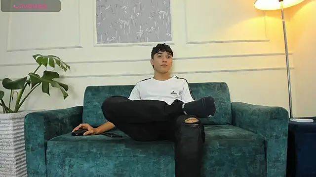 Snapshot of Austin_Cardieff chatting on 01.07.25 Austin Cardieff online show from 01.07.25