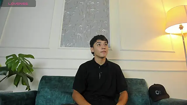 Snapshot of Austin_Cardieff chatting on 02.28.25 Austin Cardieff online show from 02.28.25