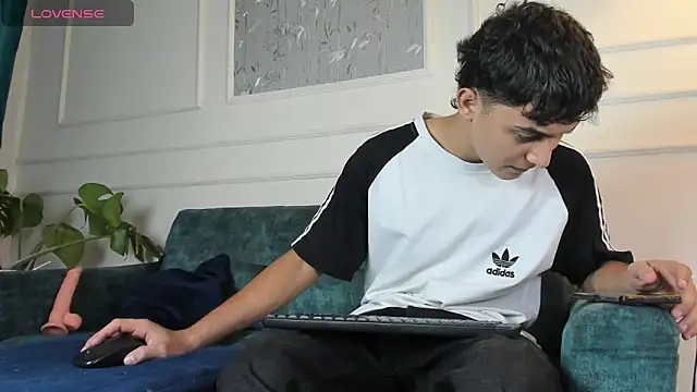 Snapshot of Austin_Cardieff chatting on 03.20.25 Austin Cardieff online show from 03.20.25