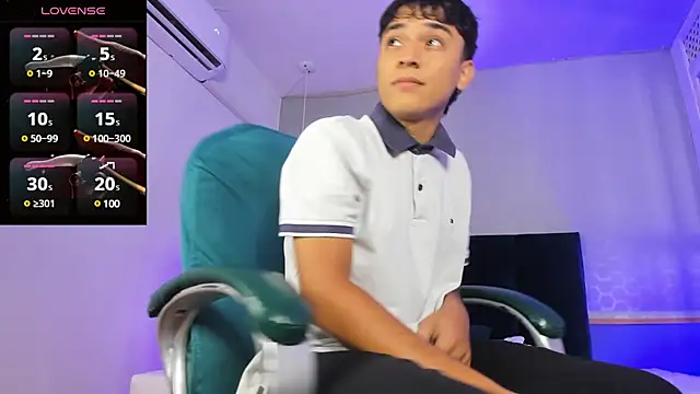 Snapshot of Austin_Cardieff chatting on 03.22.25 Austin Cardieff online show from 03.22.25