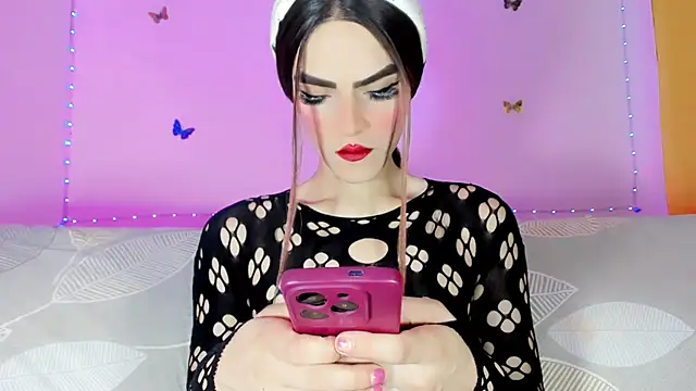 Snapshot of TatiGil chatting on 05.15.26 TatiGil online show from 05.15.26