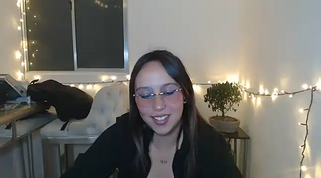 Skarlet Adams28 online show from 01.28.25