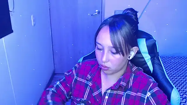 Skarlet Adams28 online show from 02.18.26