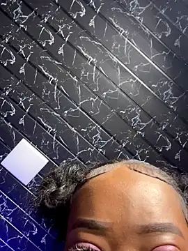 Snapshot of Thyana_LS chatting on 11.01.25 Thyana LS online show from 11.01.25