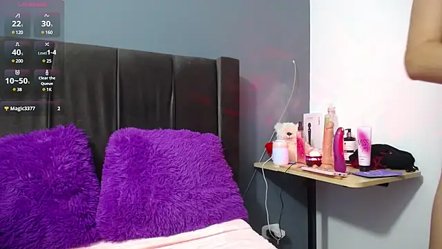 Snapshot of emi_candi chatting on 01.09.25 emi candi online show from 01.09.25