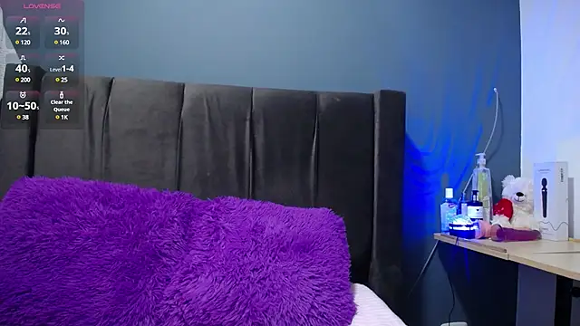 Snapshot of emi_candi chatting on 01.14.25 emi candi online show from 01.14.25