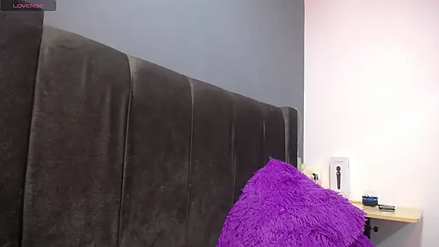 Snapshot of emi_candi chatting on 01.18.25 emi candi online show from 01.18.25