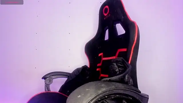 Snapshot of silviamilk chatting on 03.31.26 silviamilk online show from 03.31.26