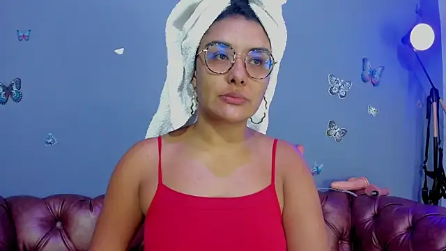 Kaira mosse online show from 11.25.25