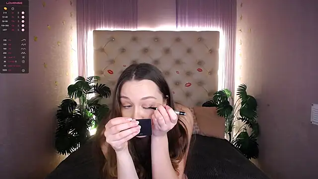 Snapshot of Julie_Rhodes chatting on 12.12.24 Julie Rhodes online show from 12.12.24