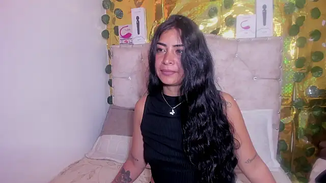 Snapshot of cristalconnorr chatting on 05.18.26 cristalconnorr online show from 05.18.26