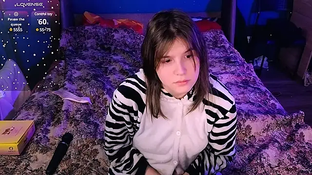 Snapshot of Ruyjin_Choi chatting on 12.17.24 Ruyjin Choi online show from 12.17.24