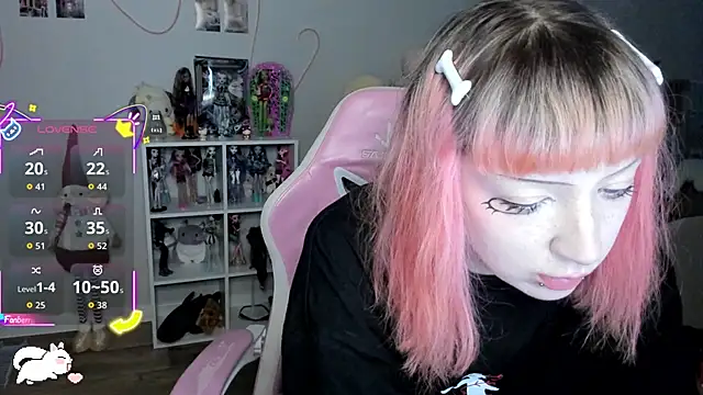 Snapshot of SweetieMollyy chatting on 11.05.25 SweetieMollyy online show from 11.05.25