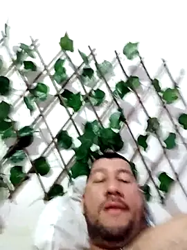 Snapshot of therollingg chatting on 03.15.25 therollingg online show from 03.15.25