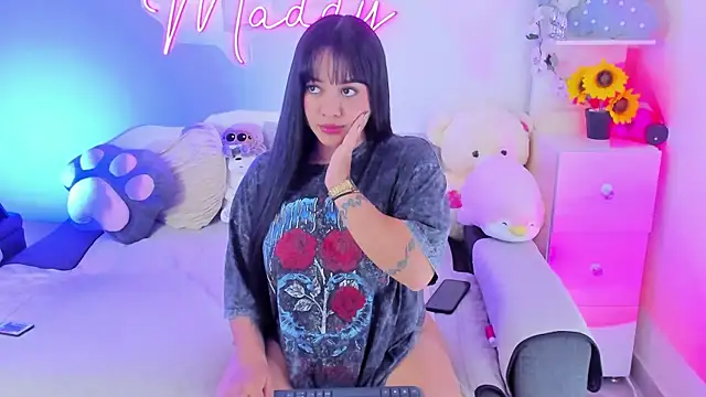 MaddyParisi online show from 03.11.25