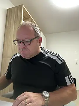 coupleLatinaLovers online show from 10.27.25