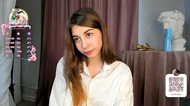 Snapshot of Lucutes chatting on 12.28.24 Lucutes online show from 12.28.24