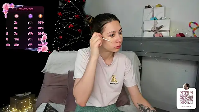 Snapshot of Lucutes chatting on 01.09.25 Lucutes online show from 01.09.25