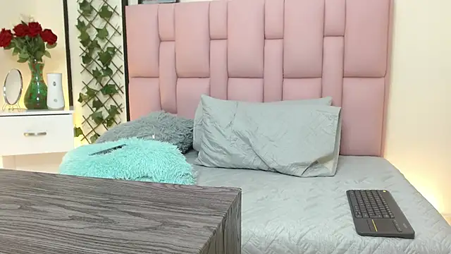 isabela ferrer  online show from 02.04.25