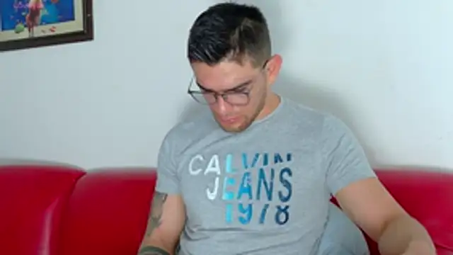 Snapshot of Sexy_Alejandro_ chatting on 05.27.26 Sexy Alejandro online show from 05.27.26