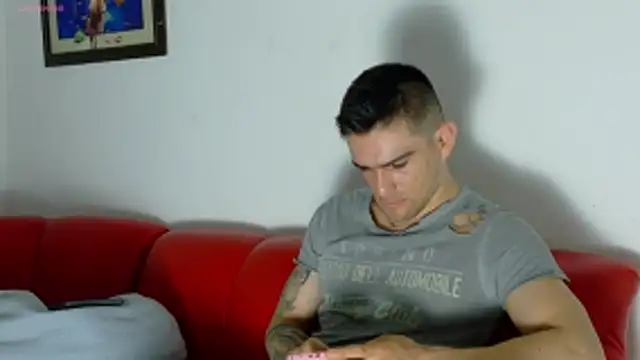 Snapshot of Sexy_Alejandro_ chatting on 06.04.26 Sexy Alejandro online show from 06.04.26