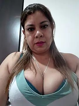 Snapshot of Laura-Hernandez chatting on 05.05.26 Laura-Hernandez online show from 05.05.26