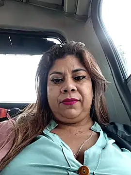 Snapshot of Laura-Hernandez chatting on 05.15.26 Laura-Hernandez online show from 05.15.26