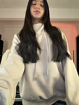 Snapshot of aly_golden_ chatting on 05.21.26 aly golden online show from 05.21.26