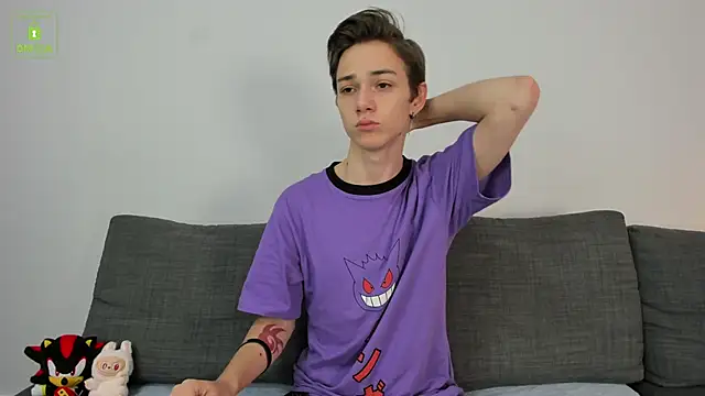 Snapshot of Viego_Pattel chatting on 10.27.25 Viego Pattel online show from 10.27.25