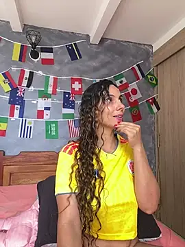 Snapshot of MafeeRoss chatting on 06.27.26 MafeeRoss online show from 06.27.26