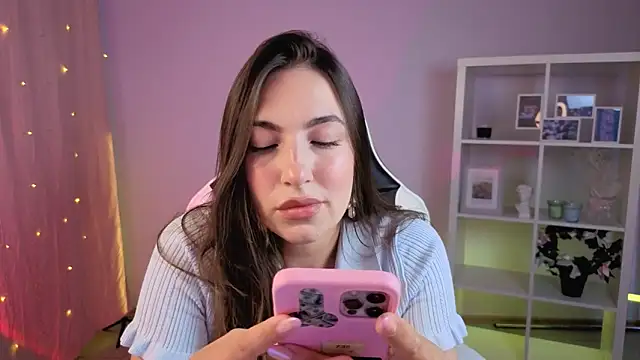 Snapshot of MelissaLovvv chatting on 06.20.26 MelissaLovvv online show from 06.20.26