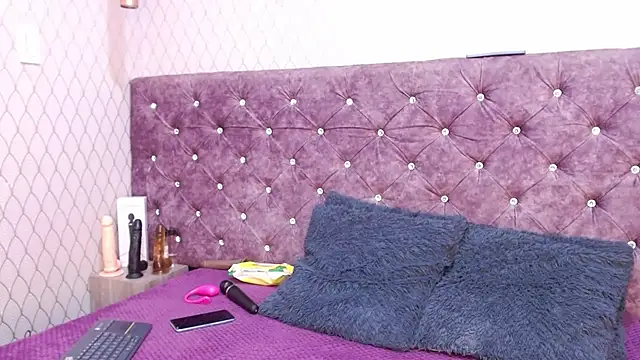 Snapshot of VALENTINA3x chatting on 11.30.25 VALENTINA3x online show from 11.30.25