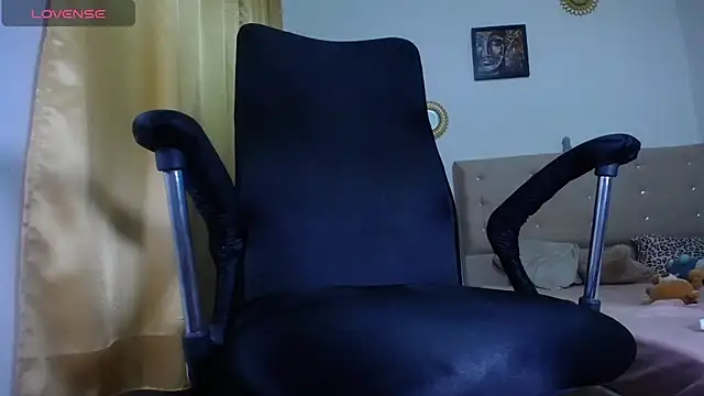 Snapshot of khalany_hadid chatting on 02.15.26 khalany hadid online show from 02.15.26